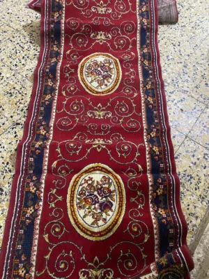 ميز طعام وفراش شتائي  استعمال قليل