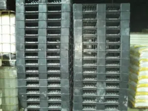 طبالي بلاستيك جديدة قياس 130×110 لون اسود تحتل ثلاثة طن