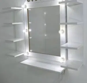 مرايا مع رفوف