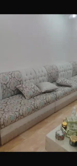 كنب للبيع مع الطاوله