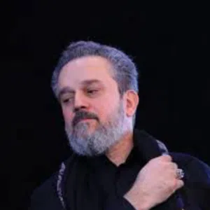 محبه للقران الكريم 