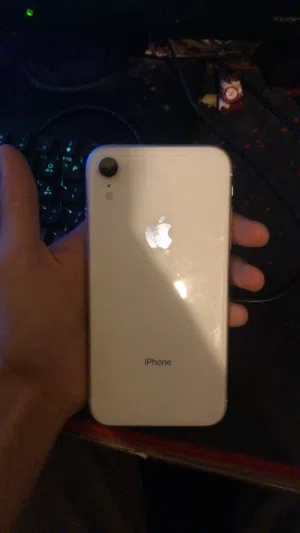 Apple iPhone XR 64 GB in Amman