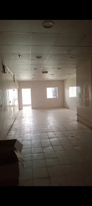للايجار مطبخ تجهيزات غذائية بأسواق القرين مساحة 62 متر مربع  For rent: Food processing kitchen in A