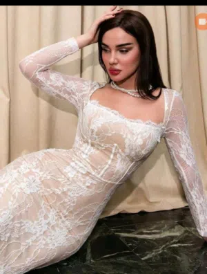 فستان أنوثة + فخامة = إطلالة ما بتتكرر