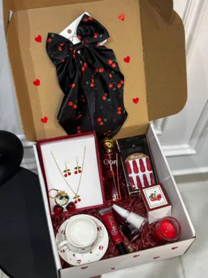 مج الكرز عطر ميداليه