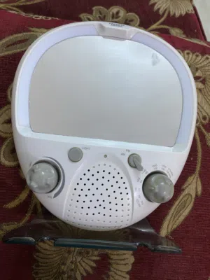 مرآة حلاقة مع إضاءة و راديو