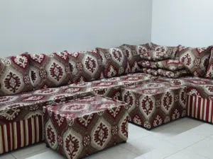 للبيع جلسة ل12 اشخاص بحالة جيدة جدآ استخدام بسيط