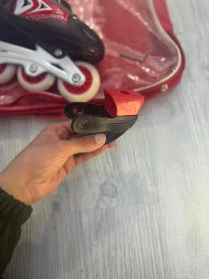 السلام عليكم بتنياج للبيع مستعمل شبه في لون احمر السعر ساوم