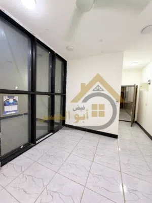 شقة ارضية سكنية  للايجار منطقة الجنينة  مساحة 100 متر