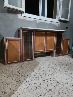مطبخ معلق الالمونيوم بحاله ممتازه