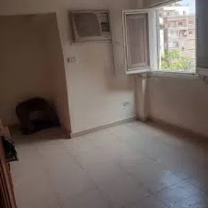 للبيع شقة دور تالت من المالك مباشرة حى السفارت