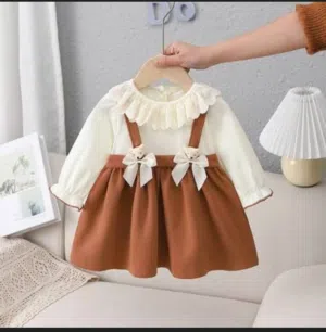 فستان بني بابيض