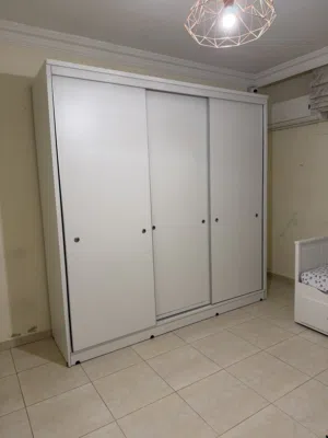 خزانة ملابس وتخت ايكيا مستعمل للبيع