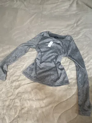 بلوزة GAP رمادي كم طويل — جديدة مع التكت