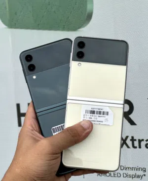 بأقل سعر : Samsung Z flip 3 256gb جهاز نظيف جدا بدون إي مشاكل مع ملحقاته و ضمان من المحل لا يفوتك