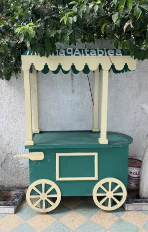 عربة للبيع