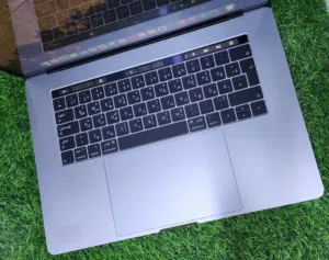 MacBook Pro A1990 i7 16gb ram 4gb Redeon Pro 555X Touch Bar and I'd Retina 2k display year 2018