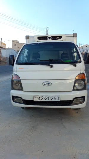 بورتر هيونداي 2013 ديزل مرخصة باص فان مع مصابيح LED ومداخل AUX وUSB