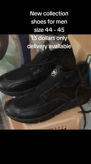 Sport Shoes . Adidas . 441