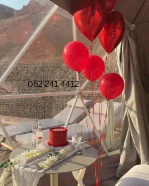 تزيين الغرف الفندقية مع كمية ضخمه من الورد الطبيعي وغيرها