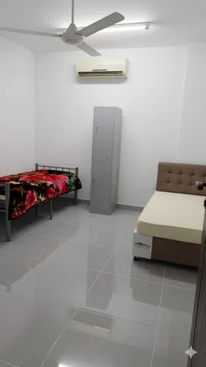Room for Rent - Al Mawaleh South - AC - WiFi -Water- electricity Free ( only females And Couple )