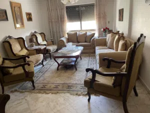 ام السماق خلف مطاعم ورد وفندق الهوليدي ان شقه للبيع 135 م طابق ثاني موقع ممتاز جدا