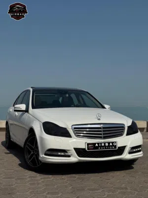 للبيع مرسيدس C200 موديل 2013