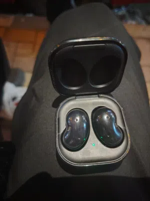 Galaxy buds live استعمال خفيف