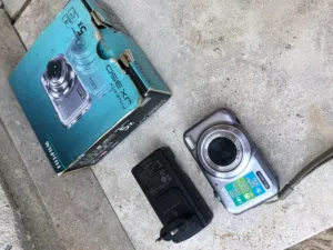 كاميرا Fujifilm FinePix JX500 بحالة جيدة جداً، عملية وخفيفة وسهلة الاستخدام، مناسبة للتصوير اليومي