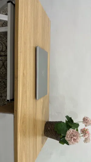 طاولة مكتبية ممتازه ونظيفة