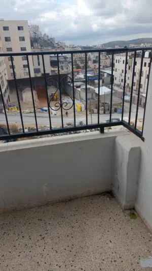 شقة للبيع طابق 3 موقعها نابلس عند دوار تونس موقع مميز وأطلالة مميزة وسعر فقط ب 39