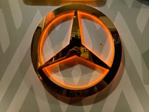 فن كيان للدعاية والاعلان حروف بارزة واجهات كلادينج اسوار بانرات استيكرات جميع انواع المطبوعات