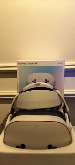نظارة واقع افتراضي Meta Quest 3S سعة 128GB مع ملحقات إضافية