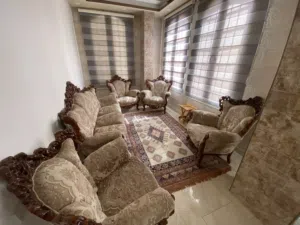 طقم كنب صالون كلاسيك فاخر بحالة ممتازة – شبه جديد