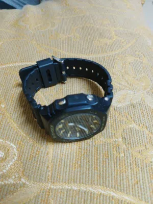 ساعة للبيع