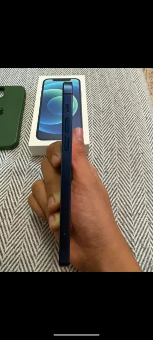 Apple iPhone 12 128 GB in Al Dakhiliya