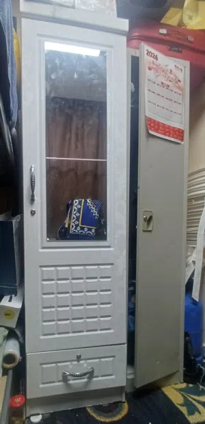 خرانة ملابس مستعملة للبيع