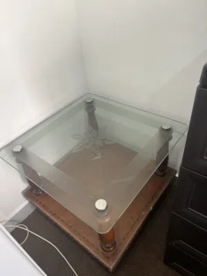 طاولة مربعة