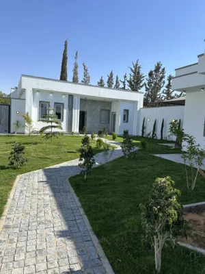 استراحة وبها ملحق للإيجار.