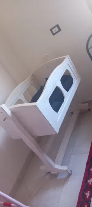 تخت بيبي نظيف