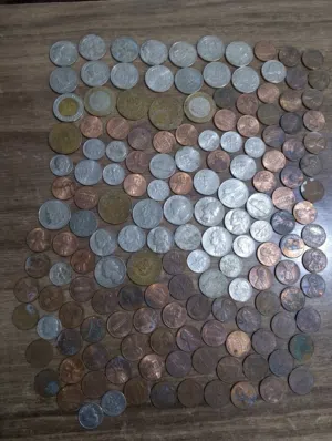 عملات مختلفه