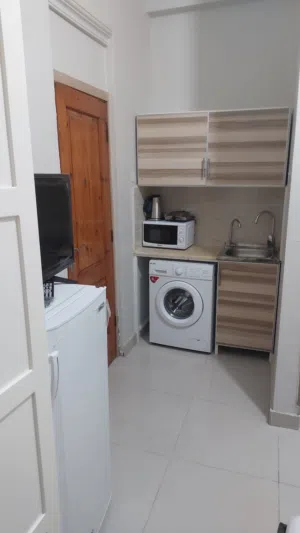 يوجد لدينا استوديوهات مفروشه بالسالميه قطعه 3 بجوار نادي السالميه عائلات وعزابي حراسه 24 ساعه