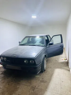 : BMW E30 موديل 1989 للبيع – فحص خالي قص قلبان وسعر غير قابل للتفاوض.