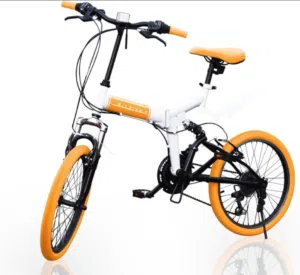 بايكسل ياباني مستعمل نظيف هذه دراجة هوائية قابلة للطي من ماركة Airbike بلون أبيض مع تفاصيل برتقالية