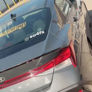 مومل علي 