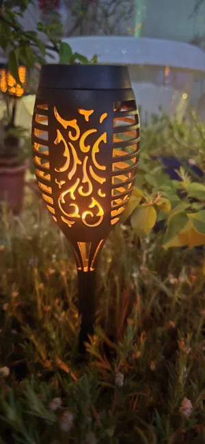 Solar outdoor lights إضاءة الحديقة