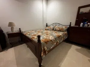 Bed room set complete ( 5 items included)