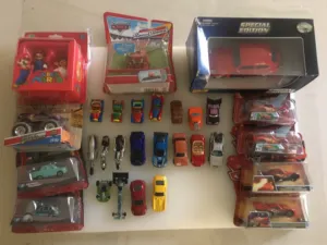 سيارات ألعاب صغيرة وكبيرة ومعدنية للهواة للبيع كمجموعة كاملة أو مفرق لكن السعر بيختلف كثير...