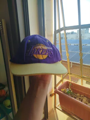 للبيع كاب رجالي LA Lakers