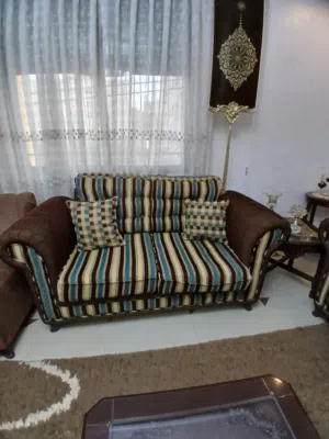 طقم كنب بحاله ممتازة للبيع استعمال خفيف